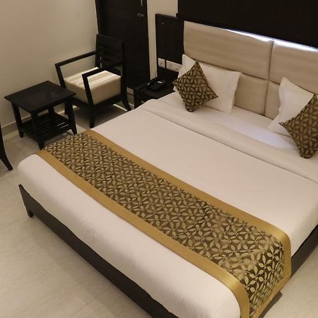 Hotel Solitaire Chinhat Экстерьер фото