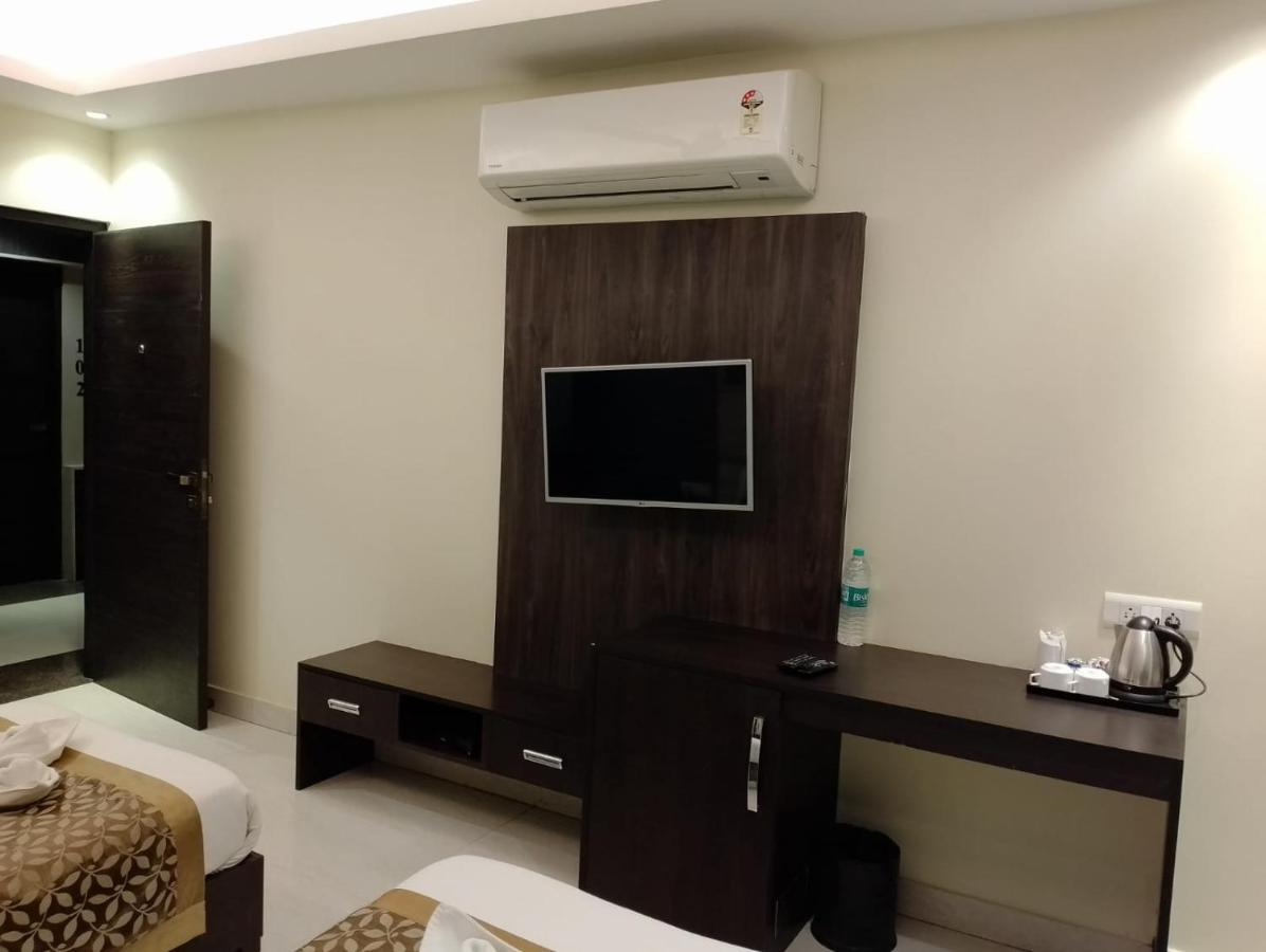 Hotel Solitaire Chinhat Экстерьер фото