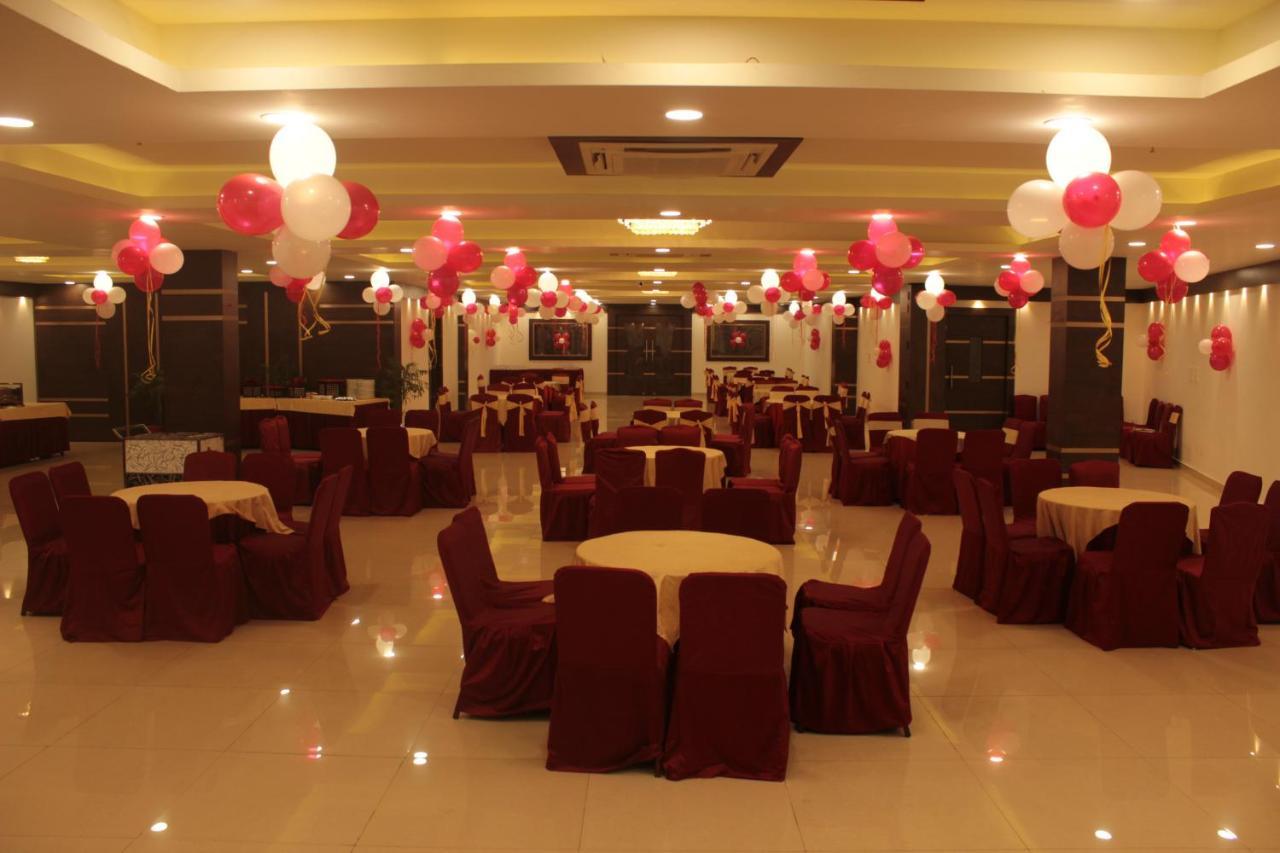 Hotel Solitaire Chinhat Экстерьер фото