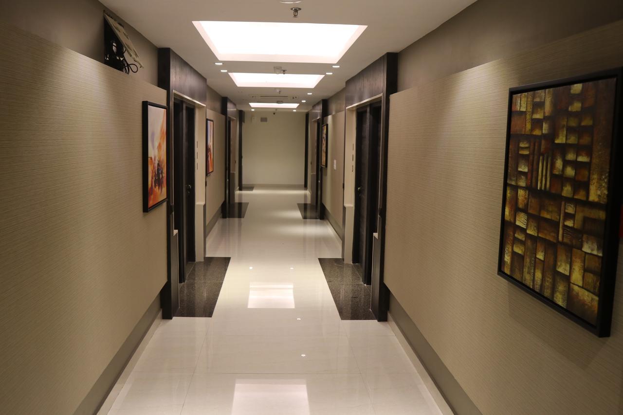 Hotel Solitaire Chinhat Экстерьер фото