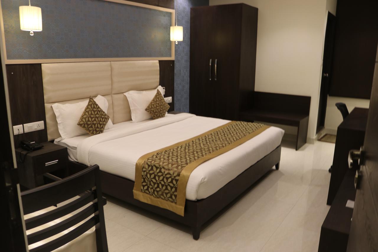 Hotel Solitaire Chinhat Экстерьер фото