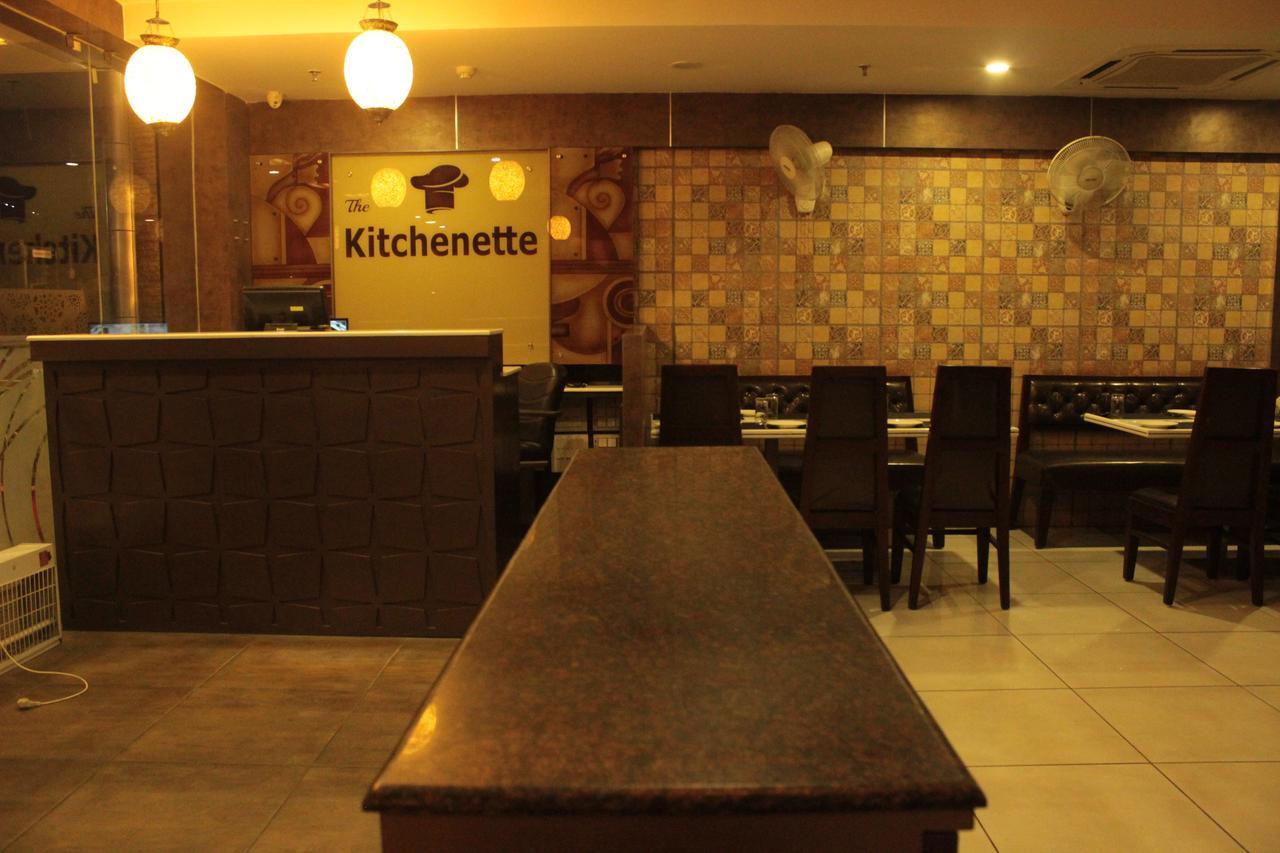 Hotel Solitaire Chinhat Экстерьер фото