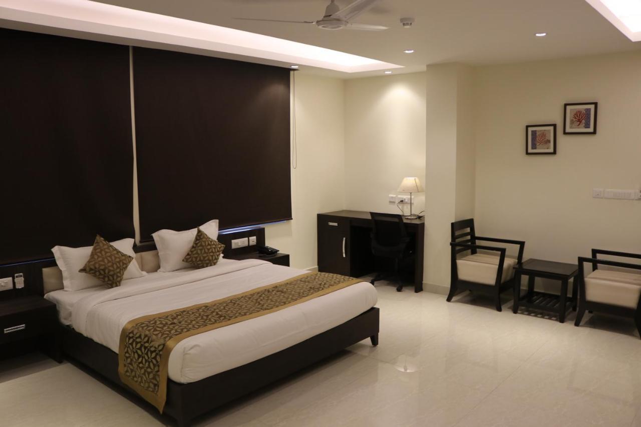 Hotel Solitaire Chinhat Экстерьер фото