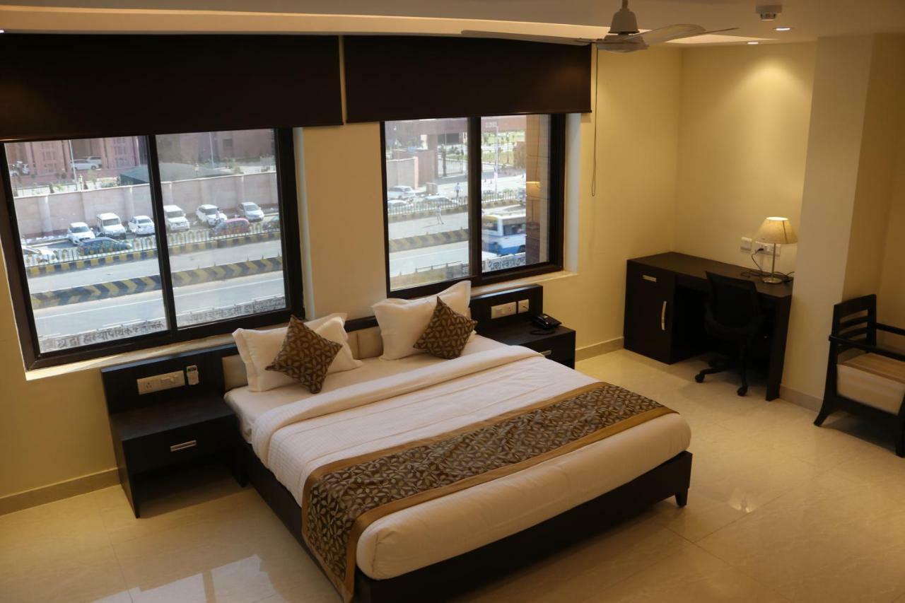 Hotel Solitaire Chinhat Экстерьер фото