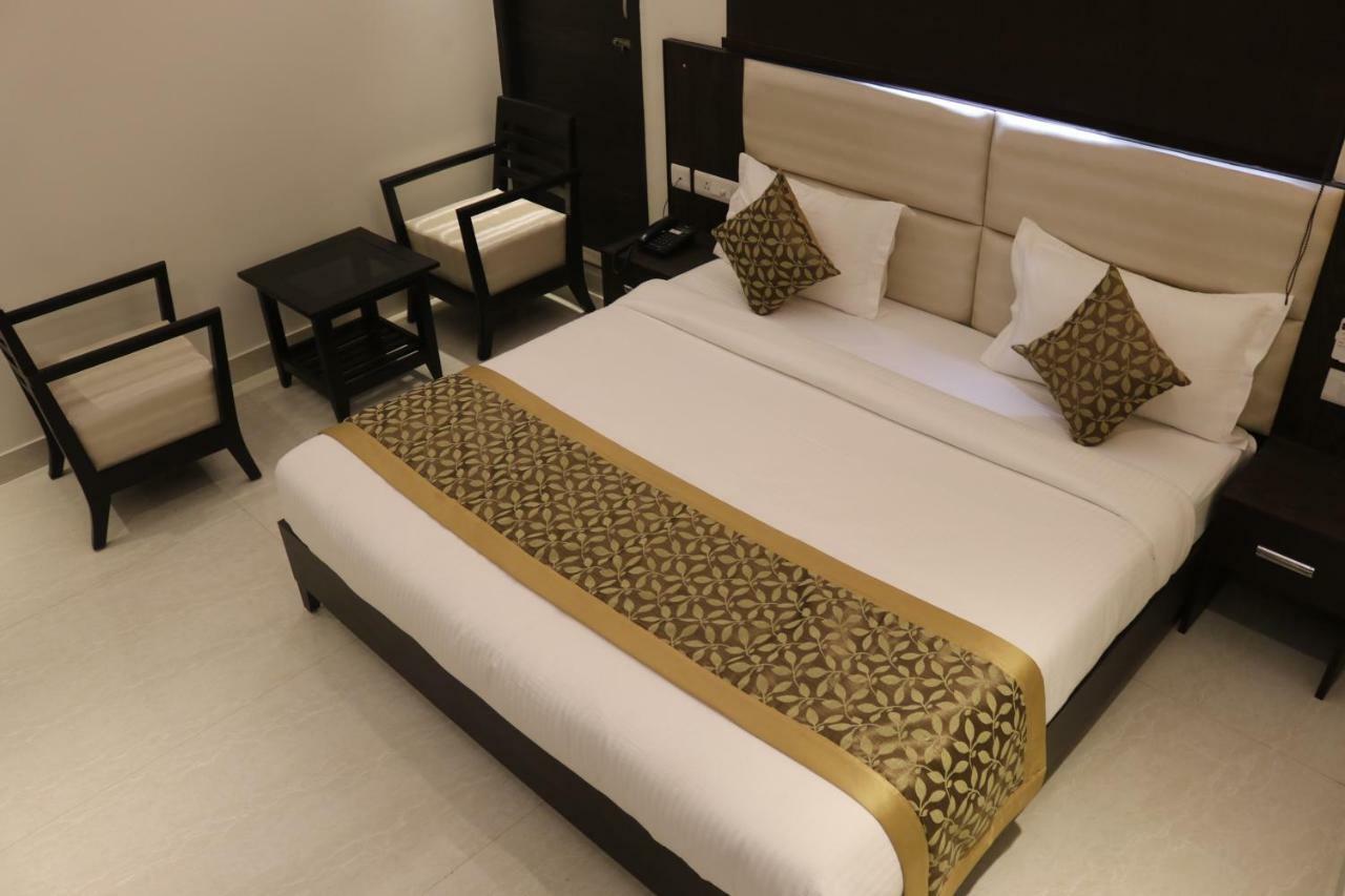 Hotel Solitaire Chinhat Экстерьер фото