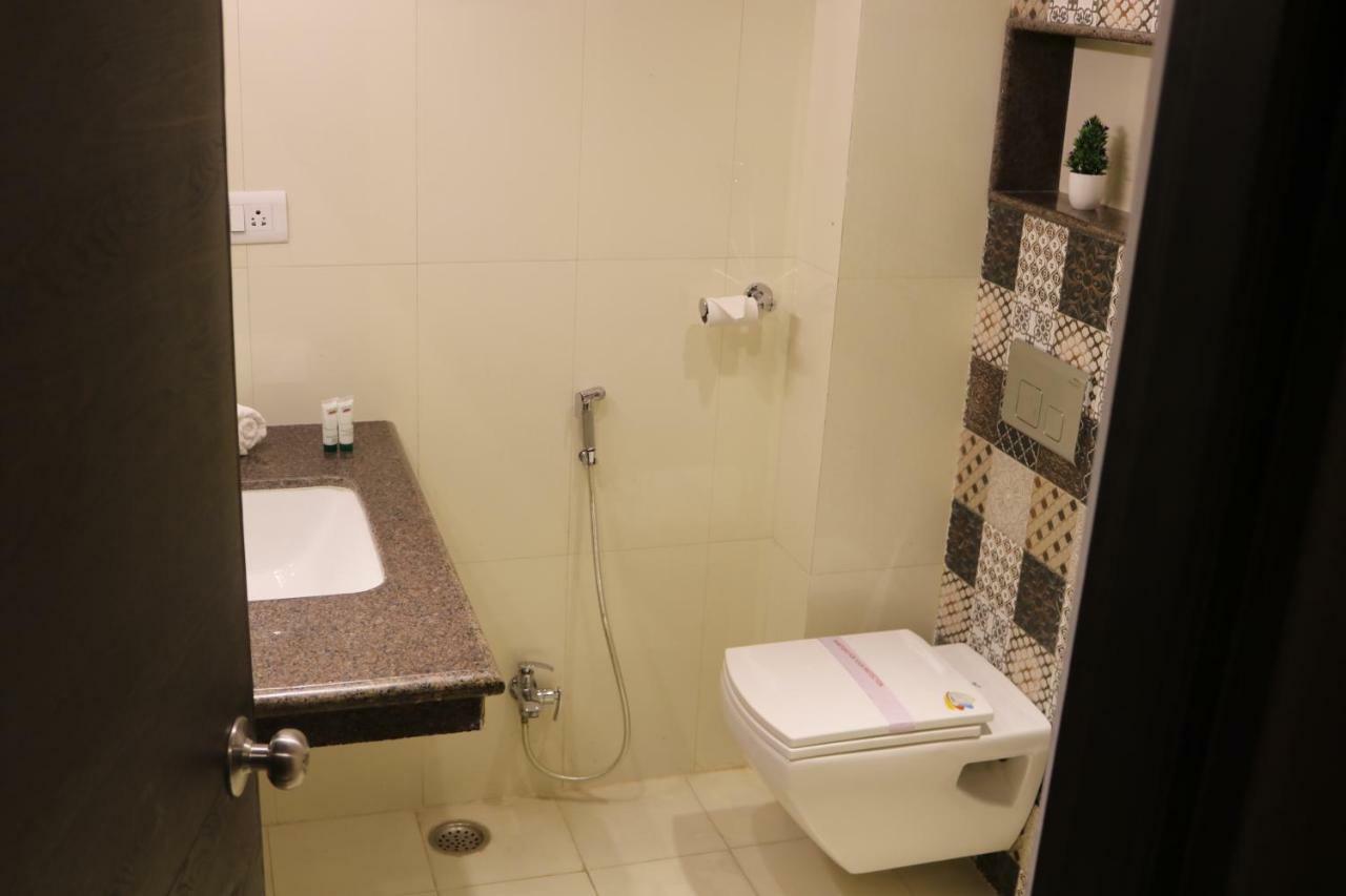 Hotel Solitaire Chinhat Экстерьер фото