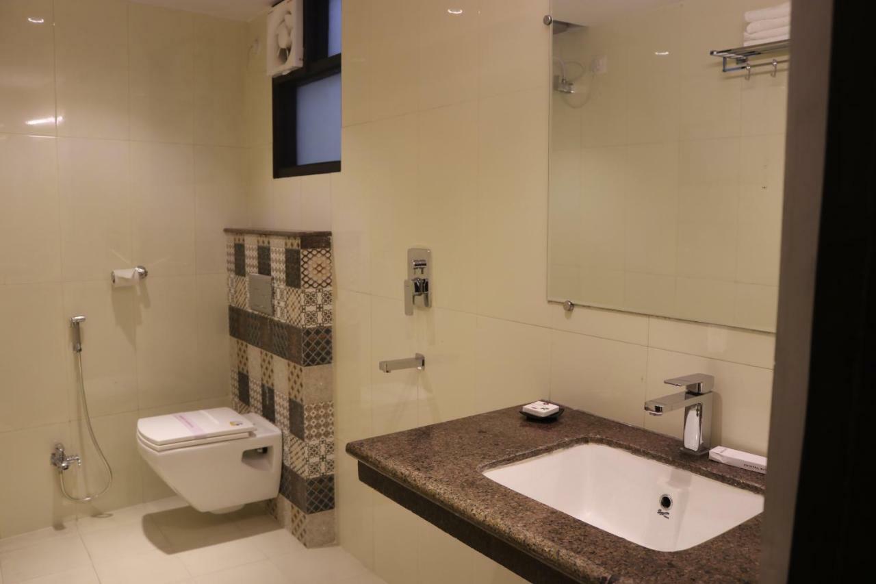 Hotel Solitaire Chinhat Экстерьер фото