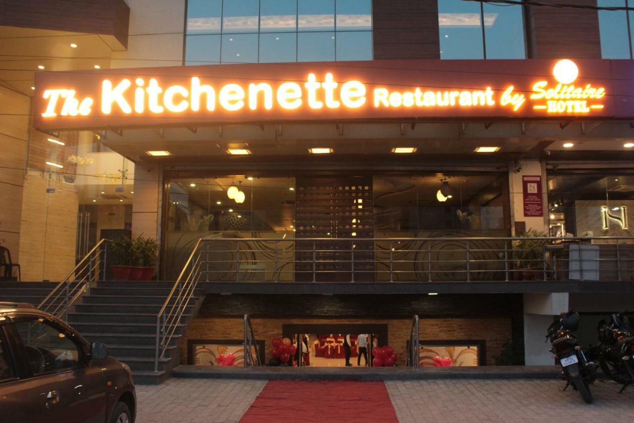 Hotel Solitaire Chinhat Экстерьер фото